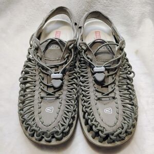 KEEN Uneek Mens 9 Waterfront Sandal Timberwolf Taupe Contour Arch Flex Zone READ